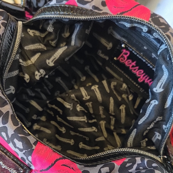 Betseyville Betsey Johnson Black and Pink Bow Women's Bag - Picture 9 of 12
